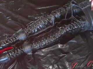 Gul slut-orgasma celeste restrained in lateks and.