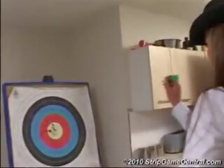 Demi & sarah žaisti nusirengti darts, nemokamai žaisti prisijungę porno video | xhamster