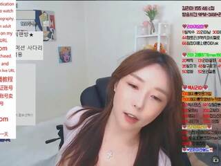 Korea cantik perempuan anchor menari di kaus kaki stoking. | xhamster