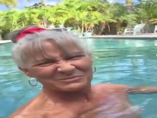 Pervertido abuelita leilani en la piscina, gratis porno 69 | xhamster