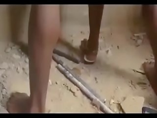 Afrikaans nigerian getto youths gangbang een maagd / deel ik