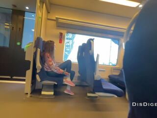 Un desconocido chica bruscamente apagado y aspirado mi polla en un tren en público | xhamster