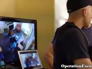 Με χειροπέδες πόρνη fucks αστυνομία να αποφύγετε φυλακή: ελεύθερα πορνό 8d